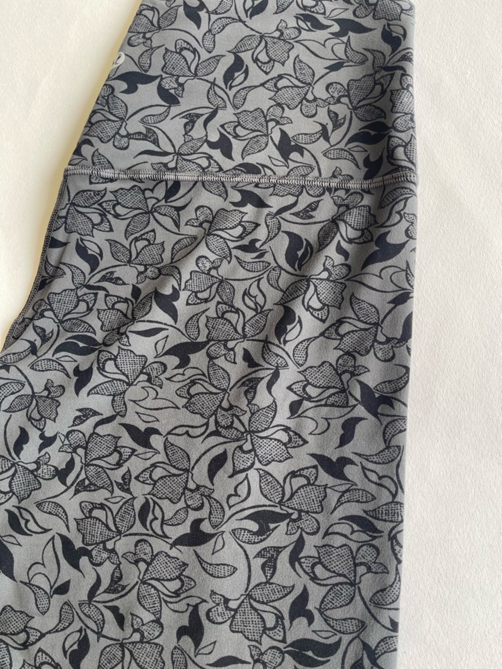 lululemon athletica Gray Floral-Print Leggings - Picture 11 of 11